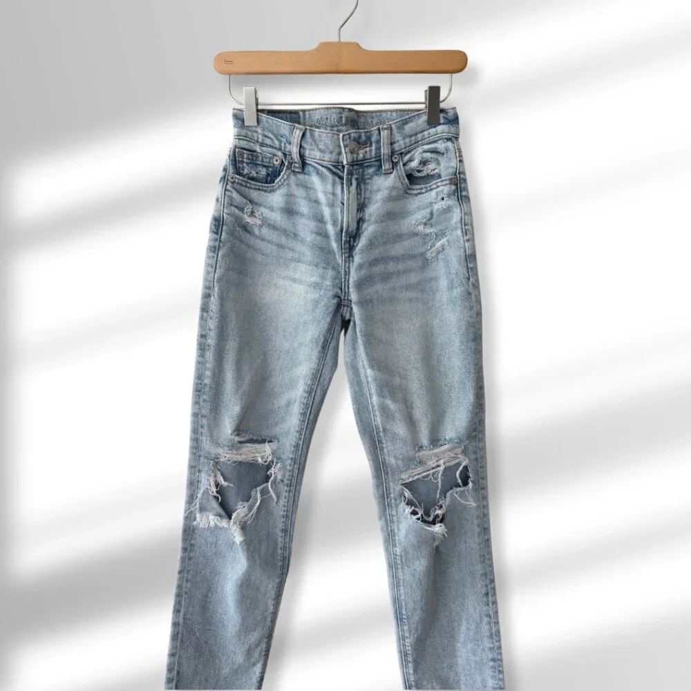 💙 American Eagle Distressed Boyfriend Jeans for Petites | Light Wash | Size 000 - Picture 2 of 8